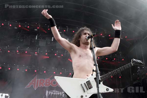 AIRBOURNE - 2014-08-24 - SAINT CLOUD - Domaine National - Grande Scene - 